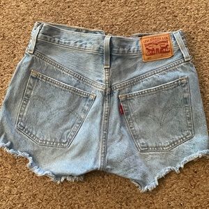 Levi’s button up high waisted 501 shorties size 25